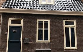 AchterDeMuur